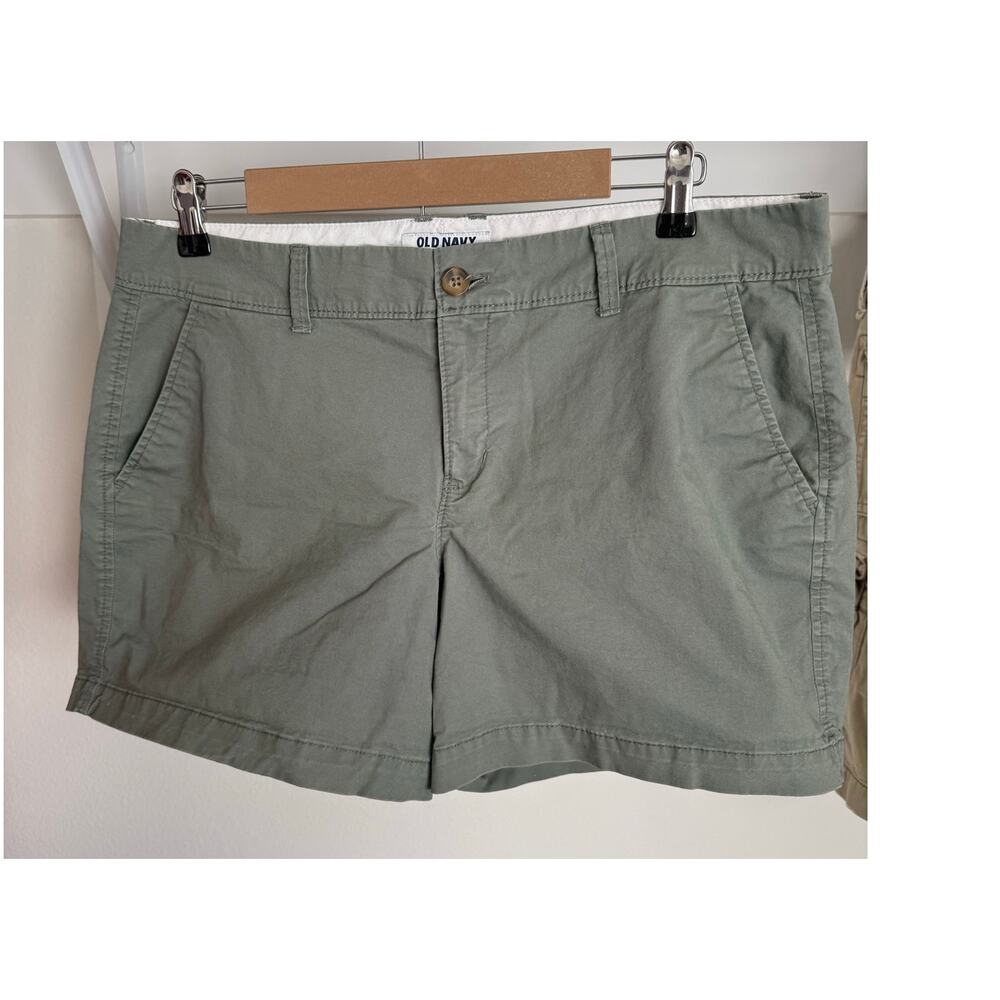 Old Navy Women's Green Khaki‎ Bermuda Shorts 5" Inseam Size 12 Golf Casual